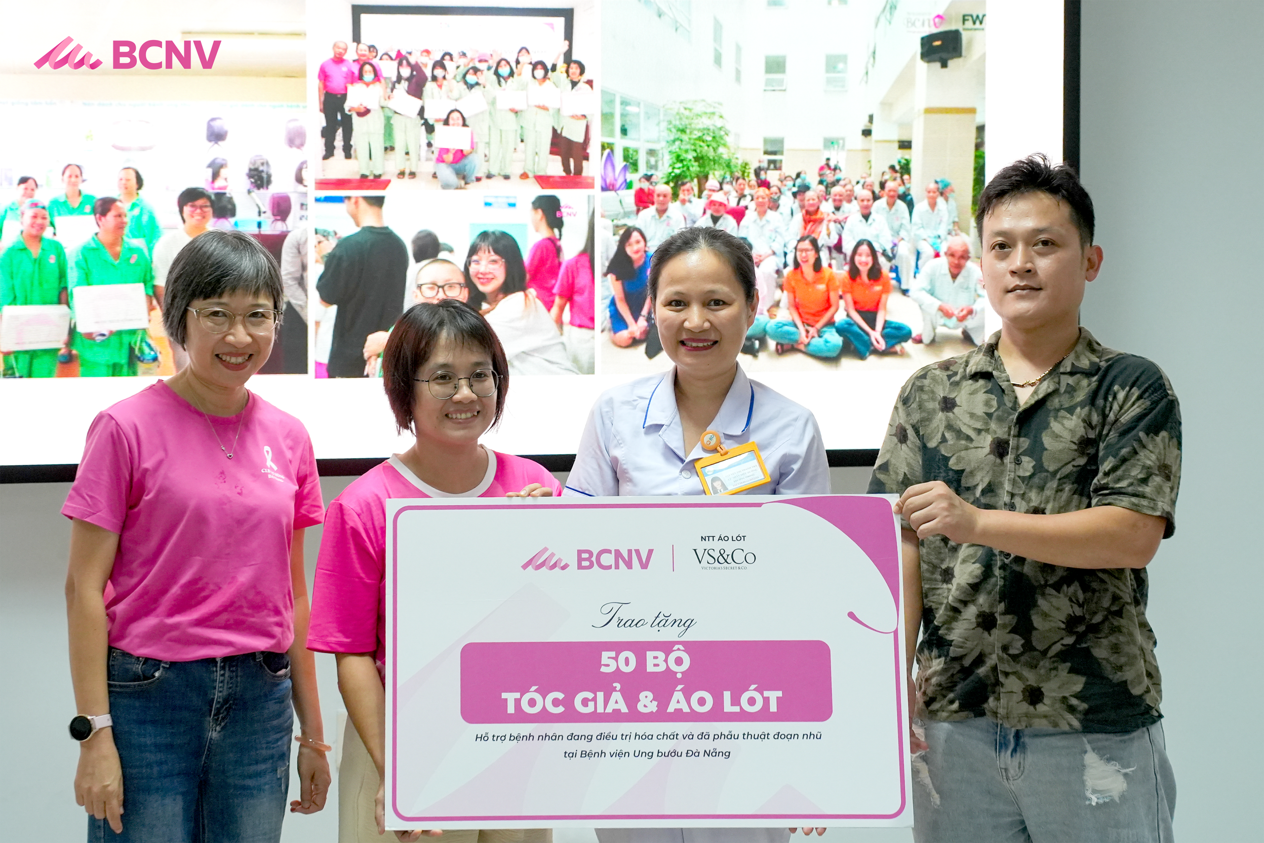 Mạng lưới Ung thư Vú Việt Nam (BCNV) trao tặng 50 bộ tóc giả và 50 áo lót đến các bệnh nhân ung thư vú đang điều trị
